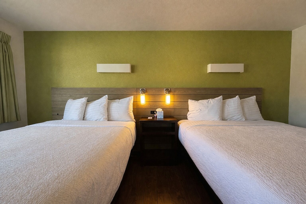 Motel 6 Monterey Downtown 23/66