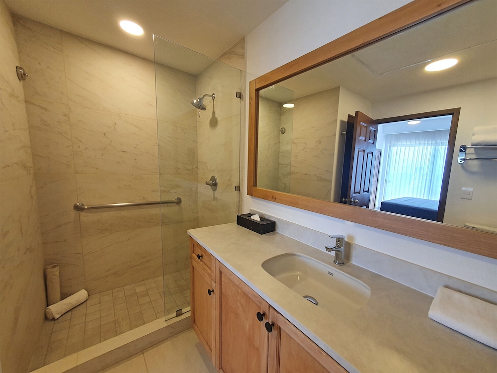 Paradise Village Beach Resort & Spa 68/69