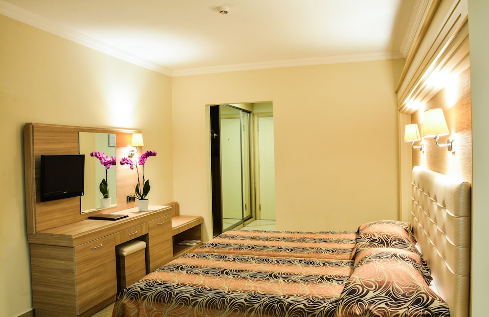 Azka Hotel 21/78