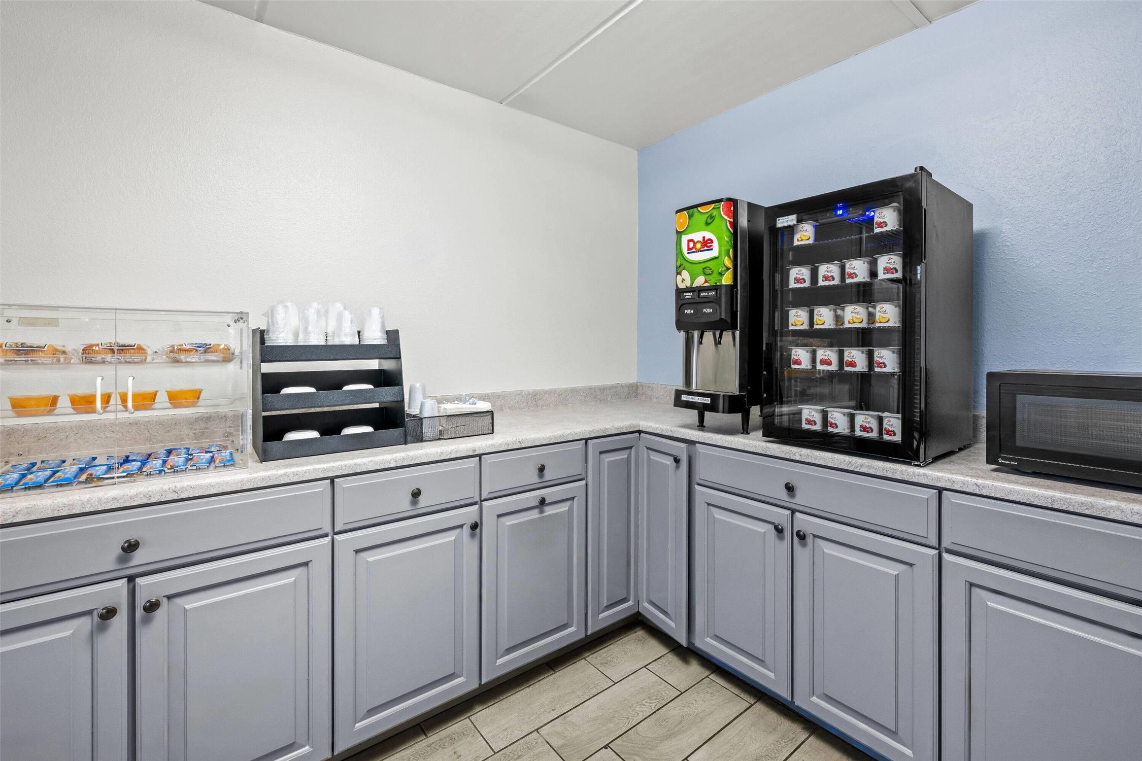 Super 8 By Wyndham Kingsport /I-81 6/28