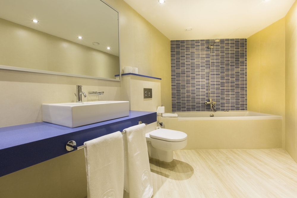Agua Beach Hotel - Adults Only 24/66
