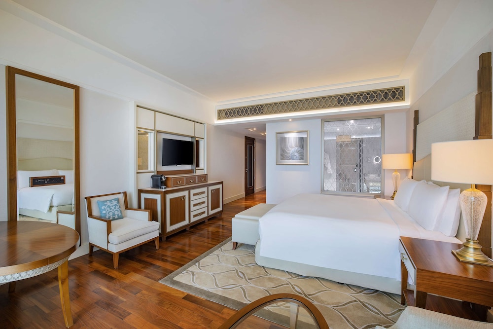 SUPERIOR, KING BED, BALCONY, ACCESSIBLE