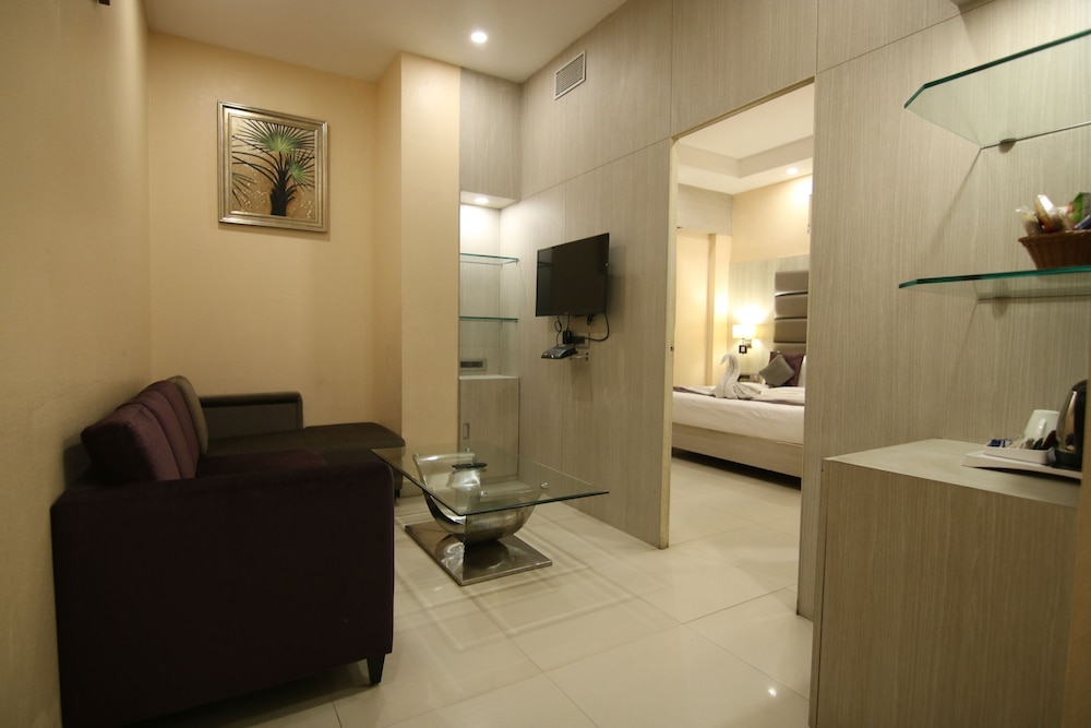 Golden Tulip Salt Lake City Kolkata 13/18