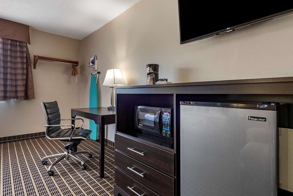 Quality Inn & Suites Warren PA 29/29