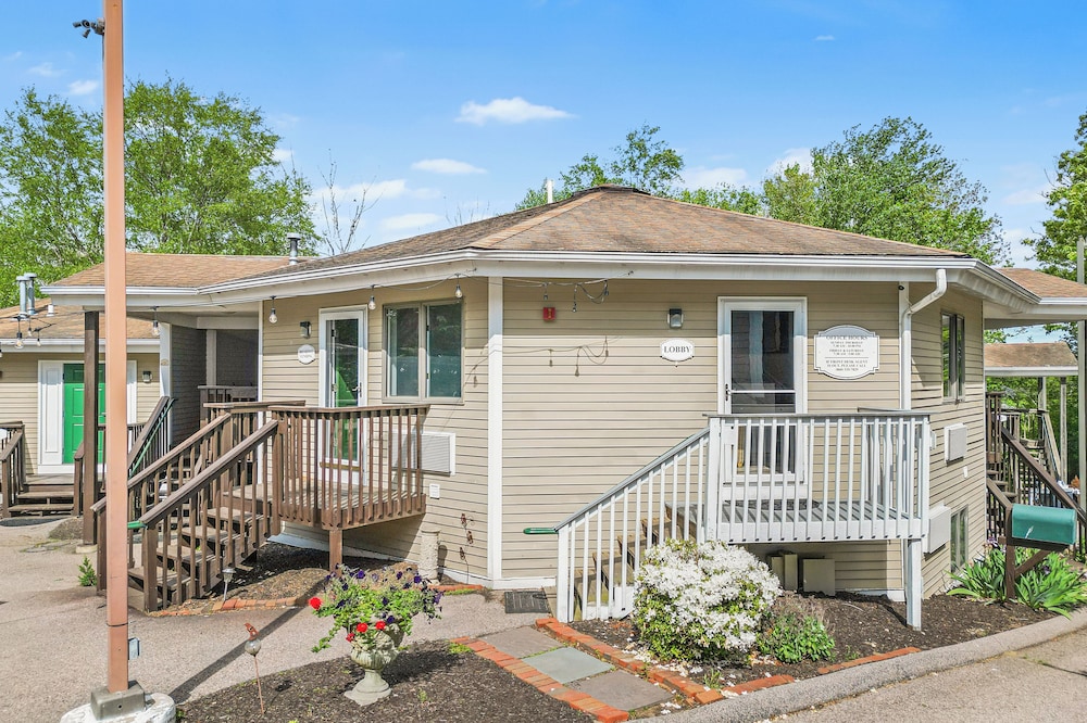Cedar Park Whirlpool Suites 8/61