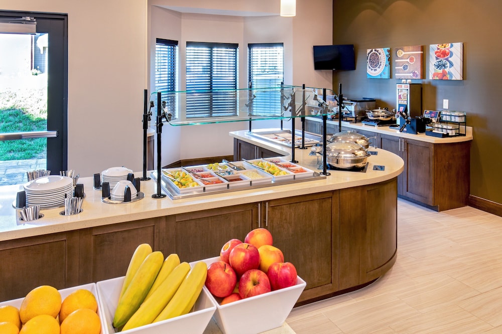Staybridge Suites Charlottesville Airport 38/53