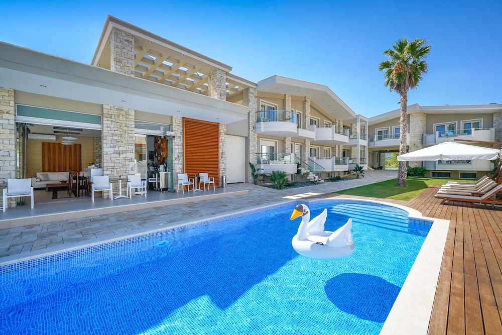 Lobelia Luxury Suites 45/50