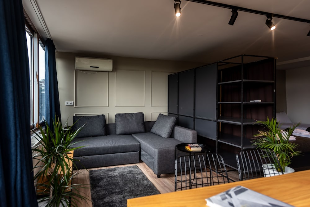 Intro Suites 12/34