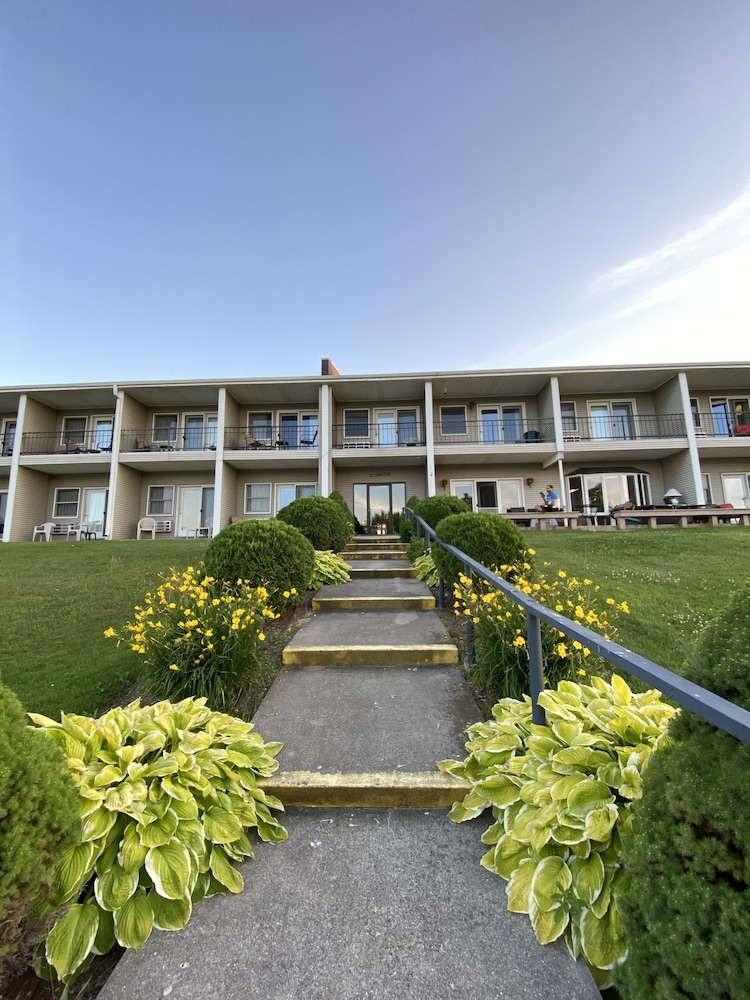 Fleetwood Inn Suites 5/51