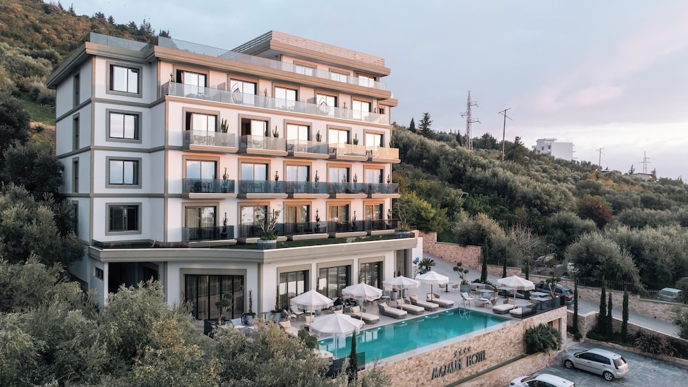Mazarine Hotel and Restaurant 6/59
