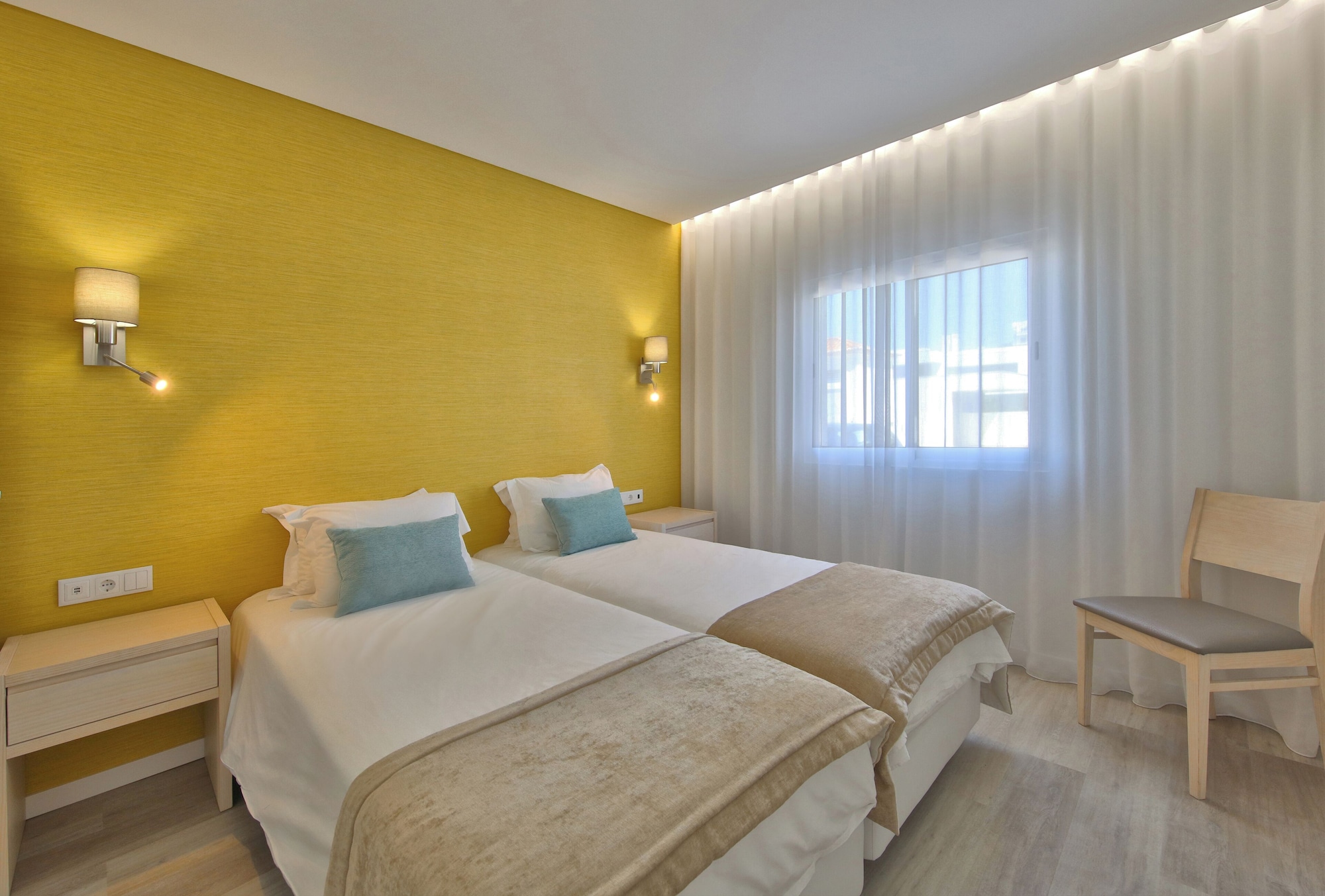2 BEDROOMS, APARTMENT, DOUBLE AND TWIN BEDS, POOL VIEW