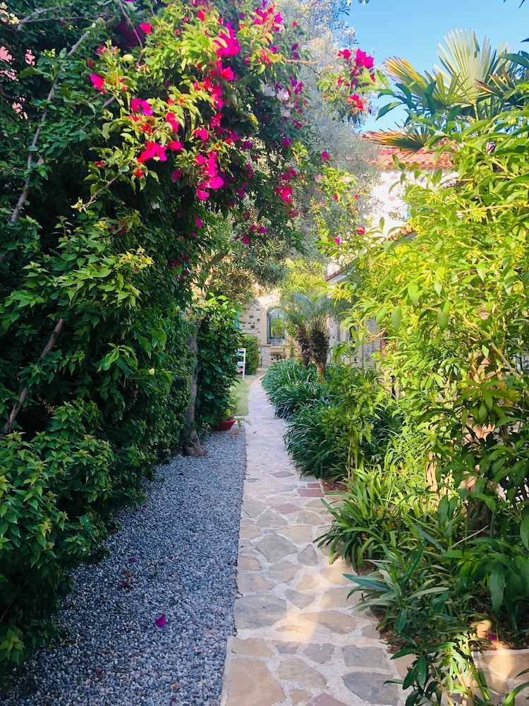 Alacati Onoda Hotel 30/34