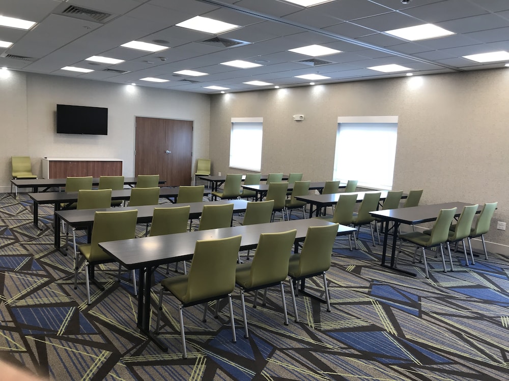 HOLIDAY INN EXPRESS & SUITES HANNIBAL - MEDICAL CENTER 49/53