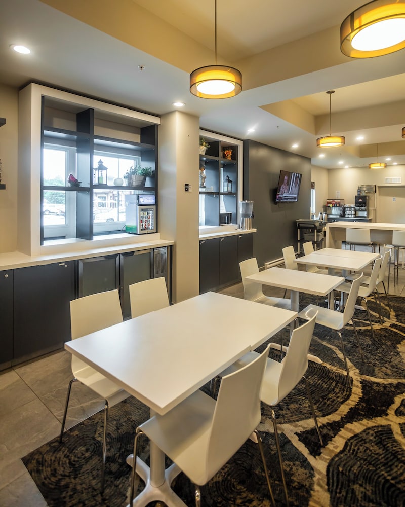 Microtel Inn & Suites by Wyndham Mont Tremblant 32/50