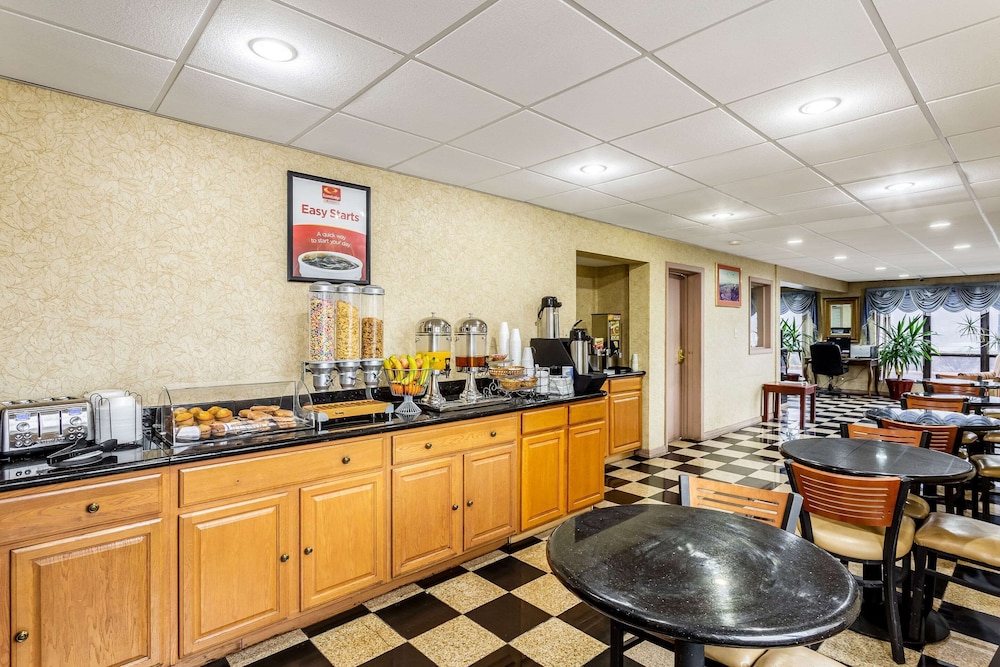 Econo Lodge Morgantown 25/31