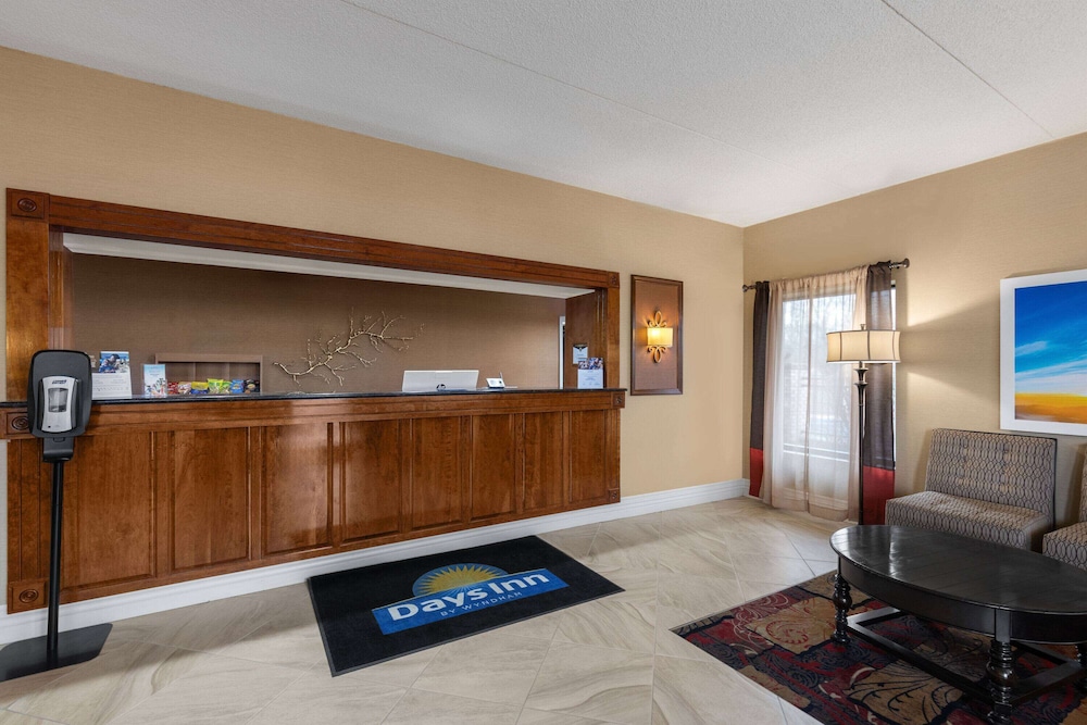 Days Inn by Wyndham Columbia Kentucky 9/52