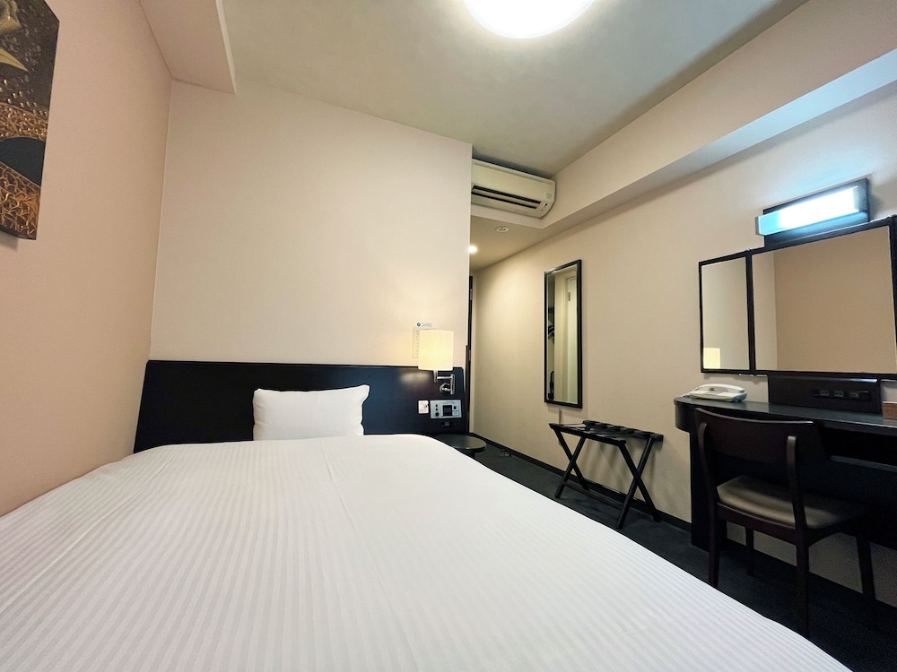 Hotel Route-Inn Hofu Ekimae 8/42