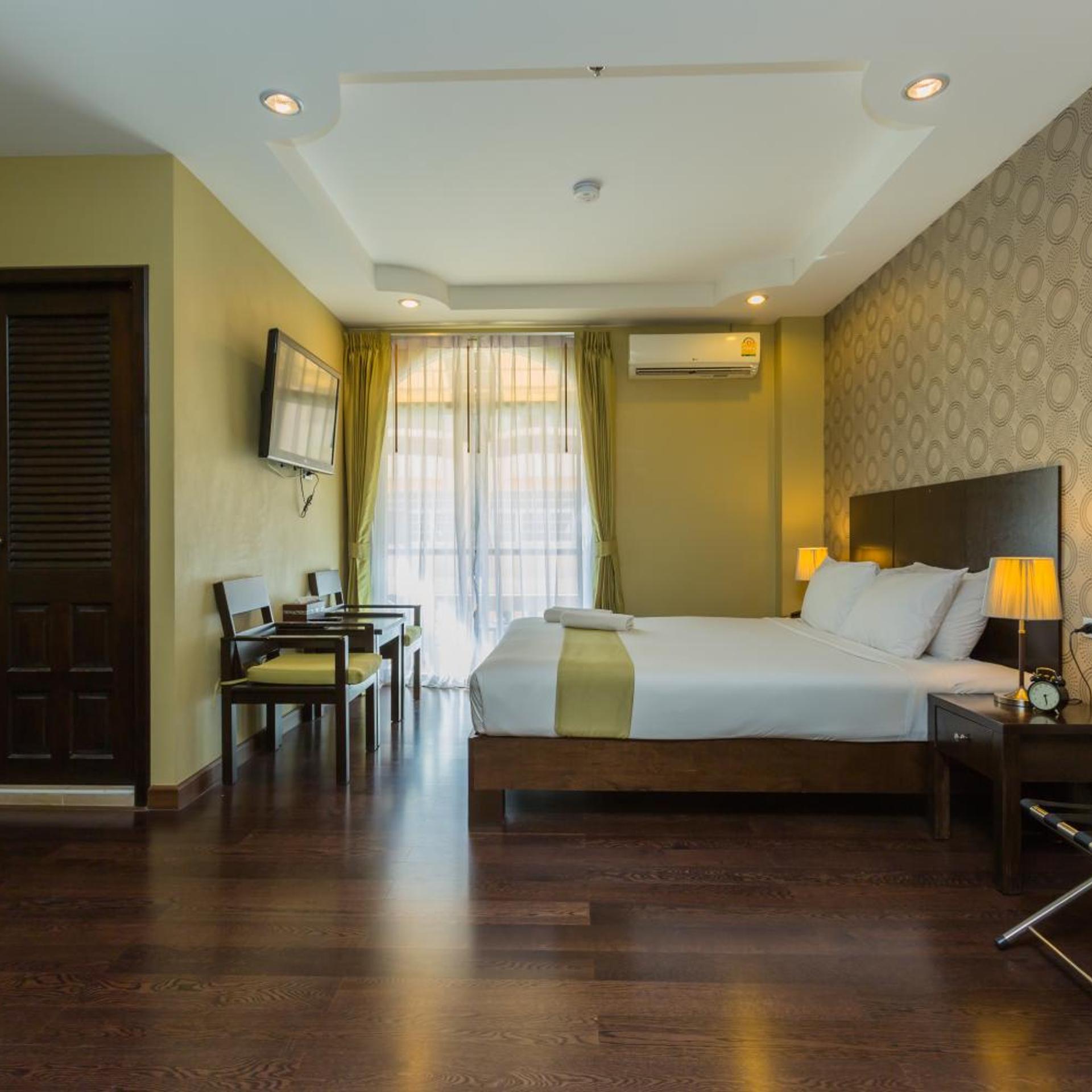 Super, Plus, Deluxe, King Bed