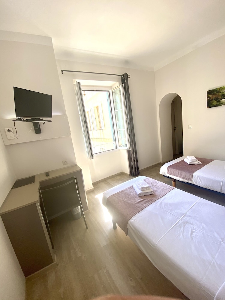 COMFORT, TWIN BEDS