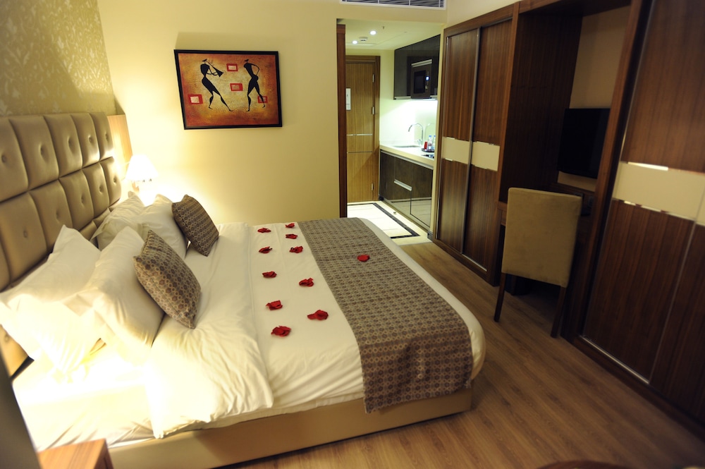 Gems Hotel 24/74