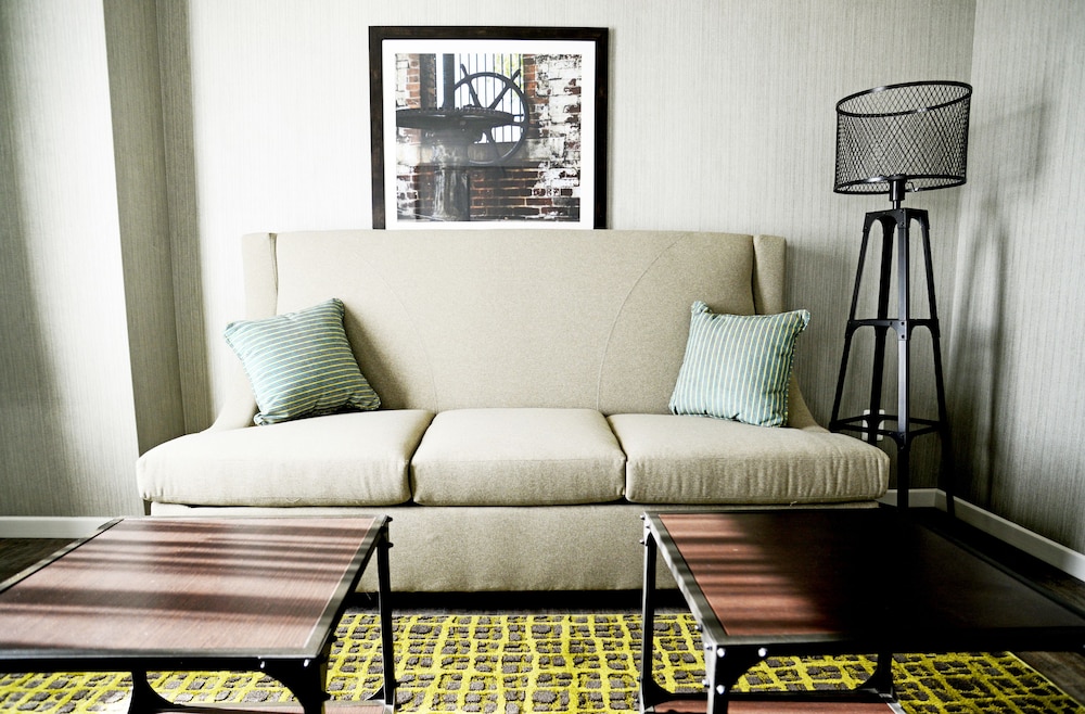 Hampton Inn and Suites Washington DC Navy Yard 43/55