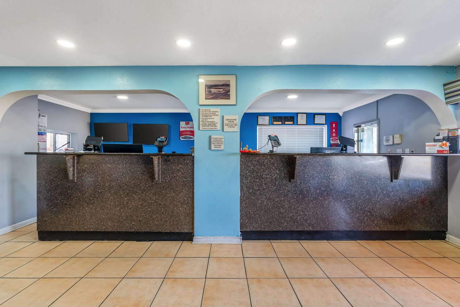 Econo Lodge Inn & Suites Virginia Beach - Norfolk 8/15
