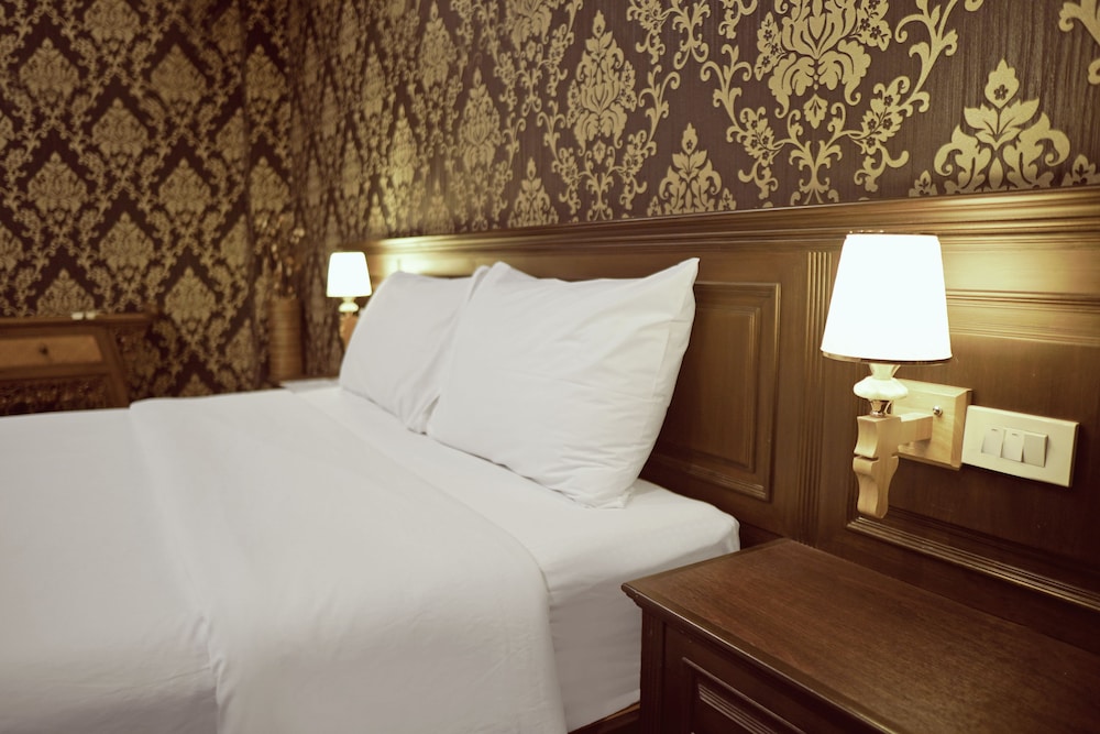 ROMENA GRAND HOTEL 7/40