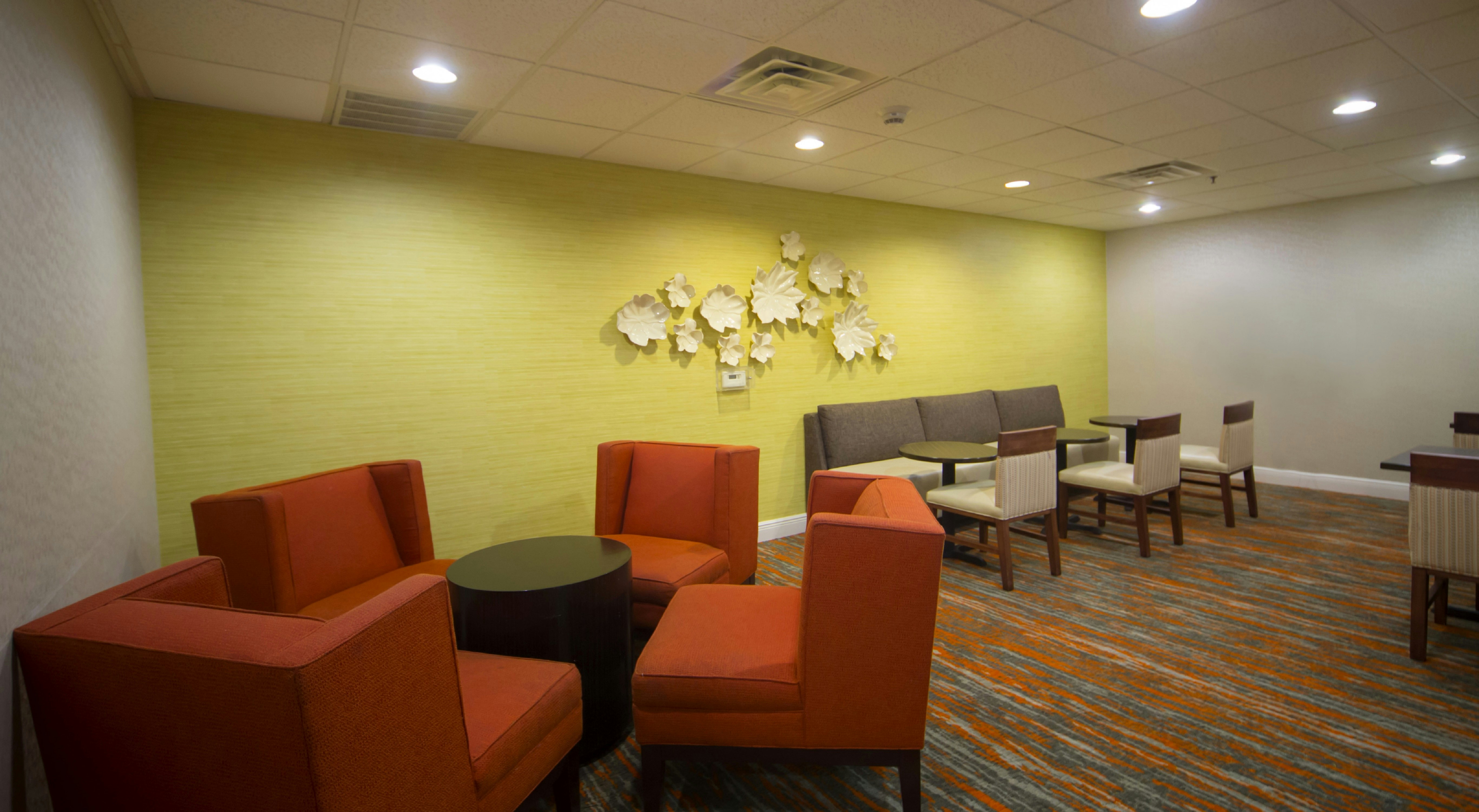 Hampton Inn and Suites Valdosta Conference Center 12/25