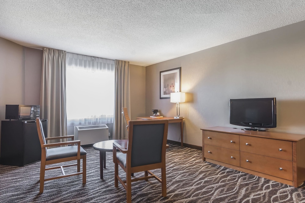 Spark by Hilton Oshawa 37/43