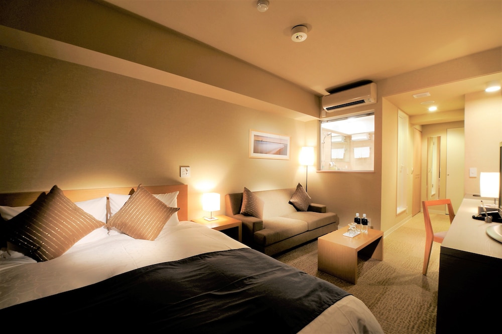 Roppongi Hotel S 21/75