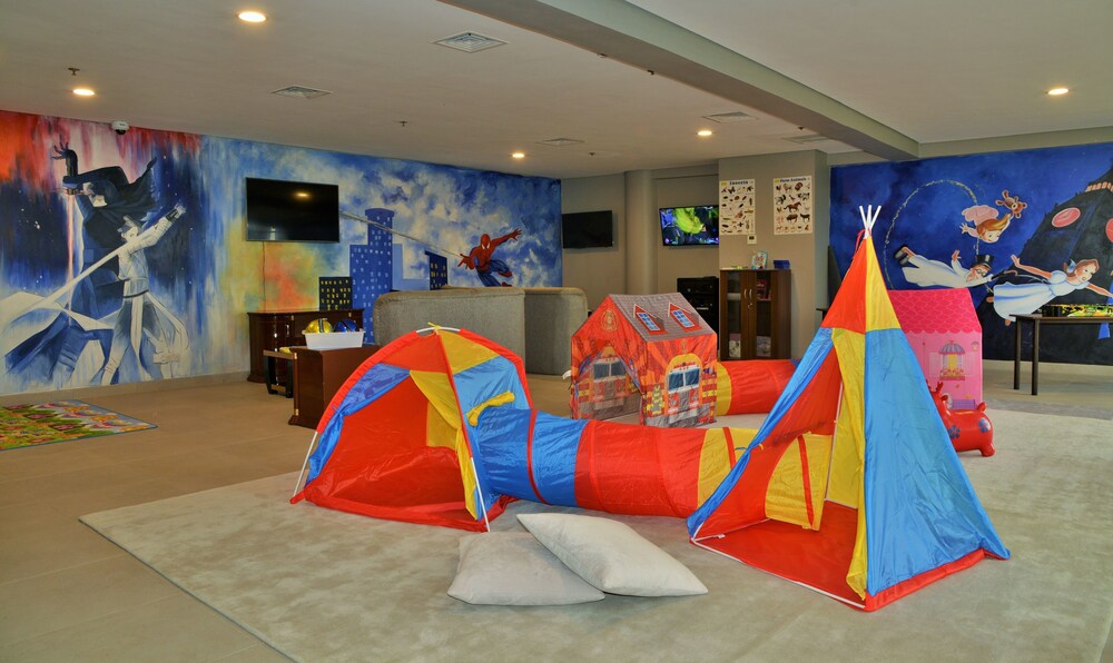 Mantis Epic Hotel And Suites 57/63