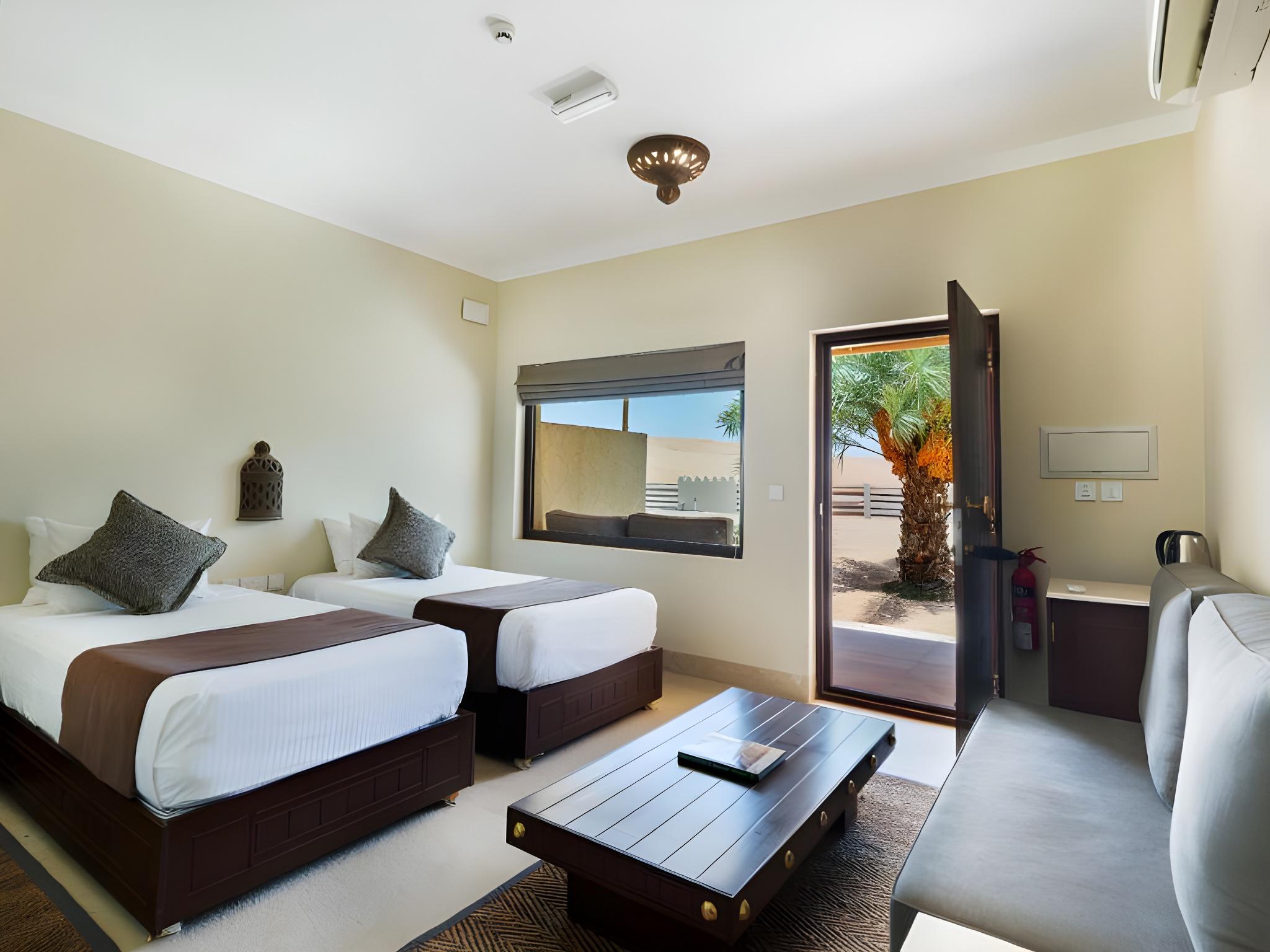 DELUXE ROOM