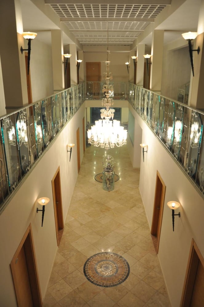 The Hotel 48 43/49