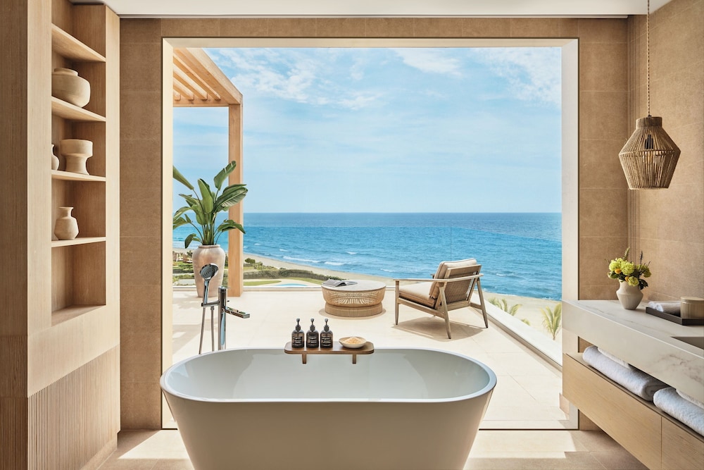 2 Bedrooms, Grand, Deluxe, Penthouse, Suite, 1 Double and 1 Single Bed, Sea Front, Ikos Andalusia 3/3