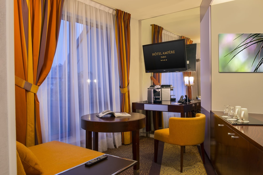Ampere Hotel 69/80