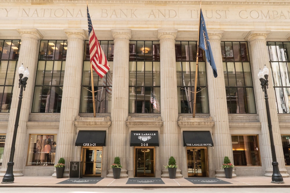 The LaSalle Chicago, Autograph Collection photo1