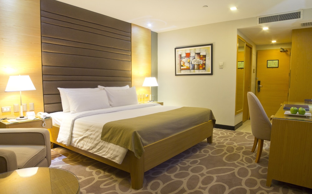 Berjaya Makati Hotel 23/72