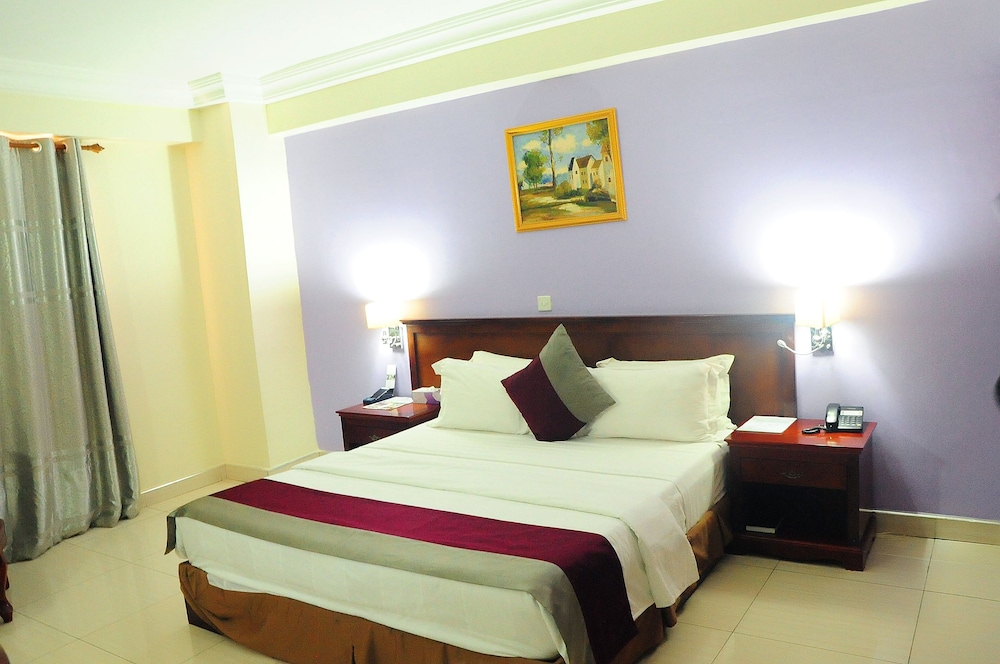 Tomreik Hotel 12/55
