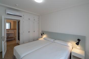 3 BEDROOMS, SILVER, APARTMENT
