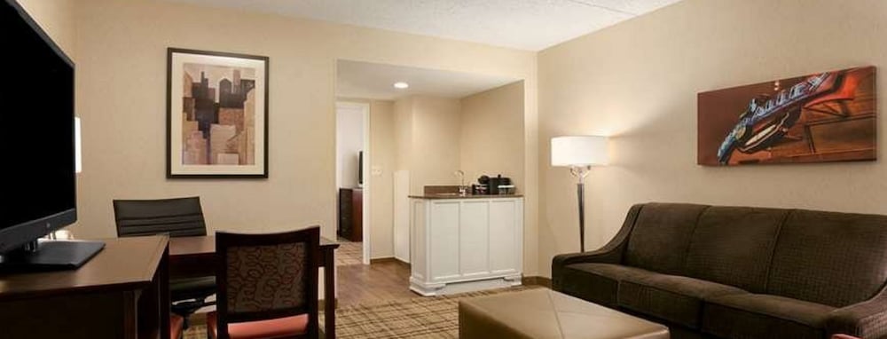 Embassy Suites by Hilton Cleveland Beachwood 24/55