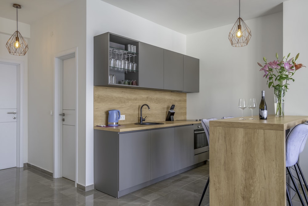 Boutique Pine Tree apartments 1/50