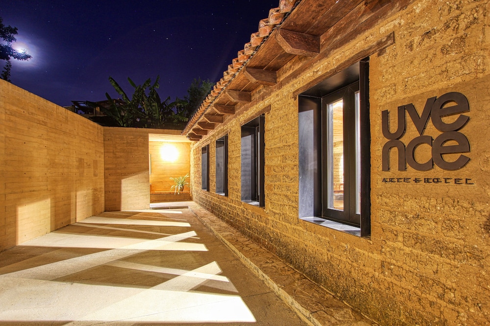 Uvence Arte + Hotel 26/50
