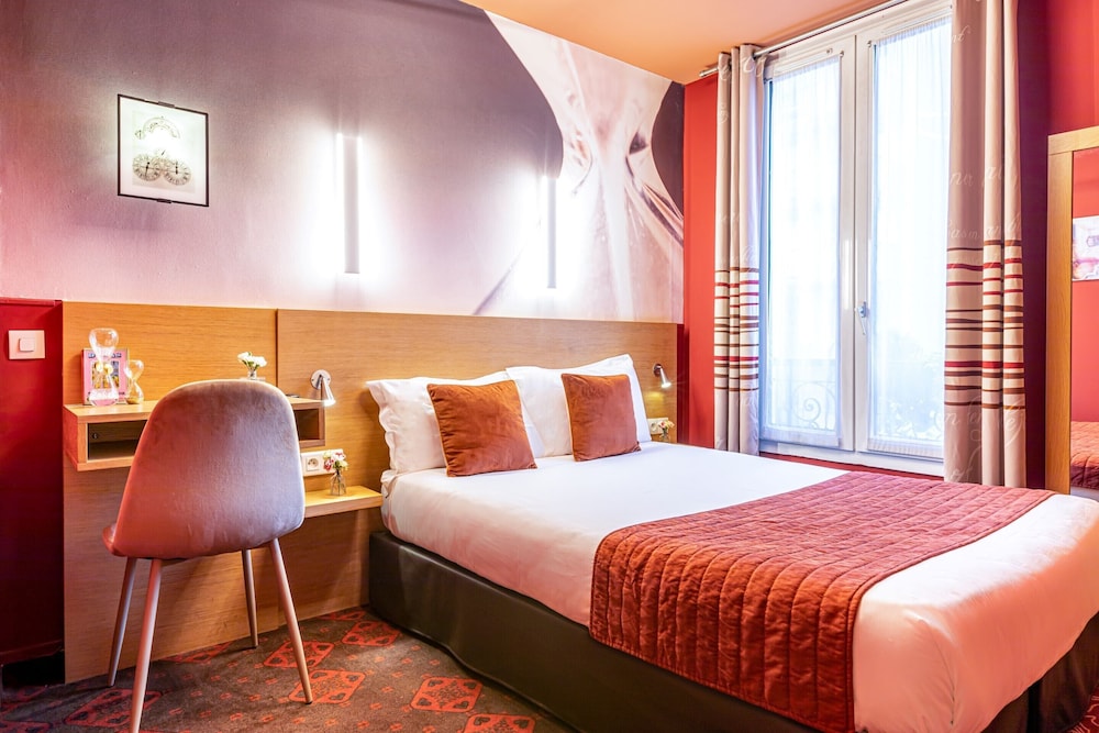 ADJOINING, 2 DOUBLE BEDS