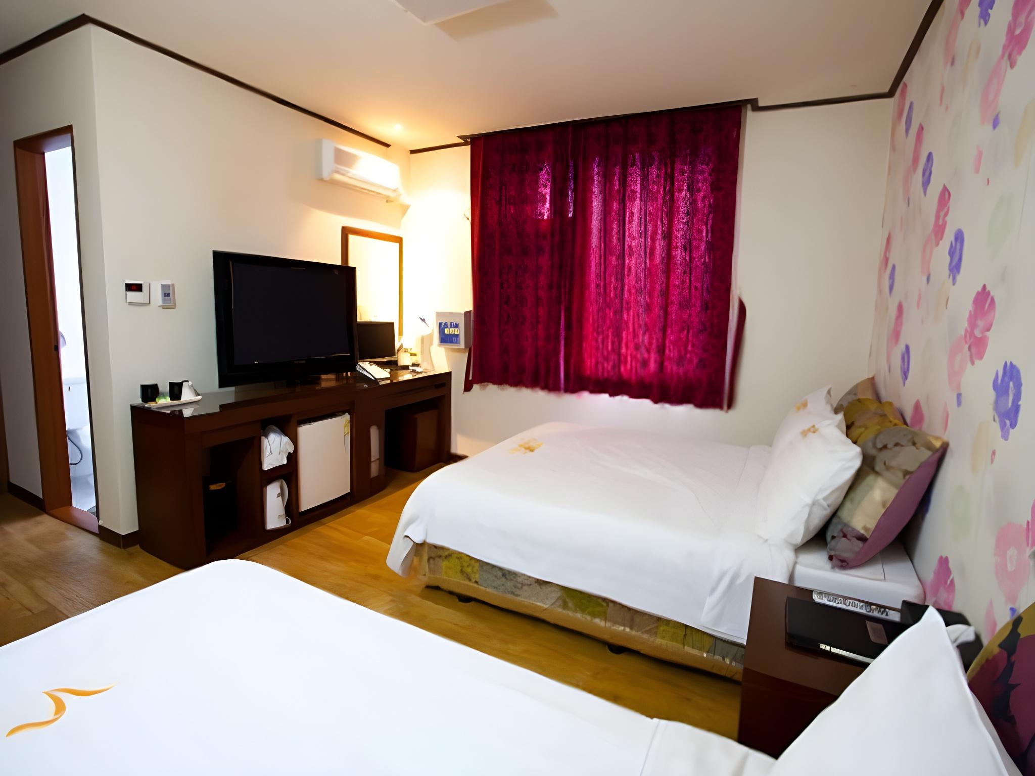 High Valley Hotel 14/24