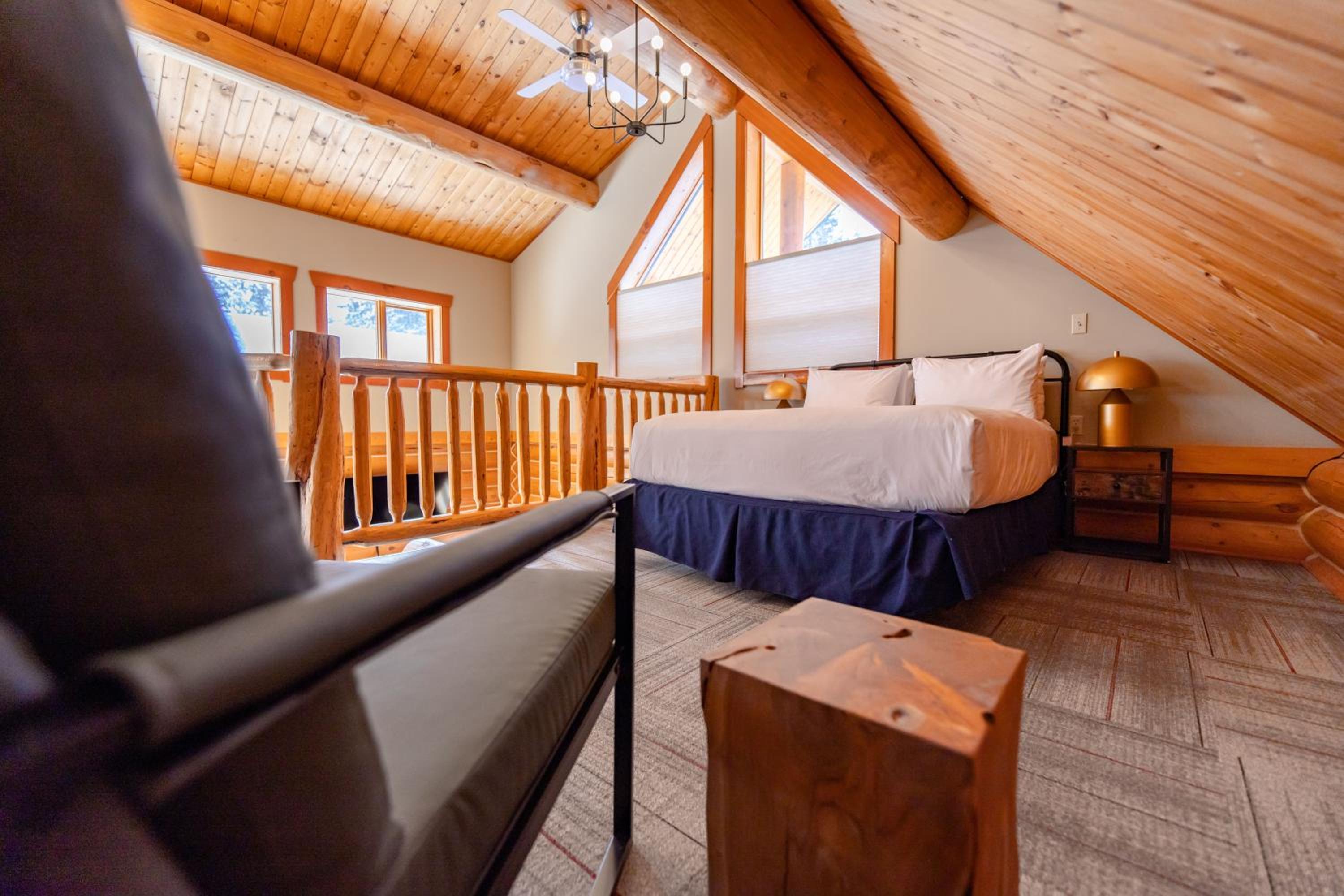 Overlander Mountain Lodge 8/22