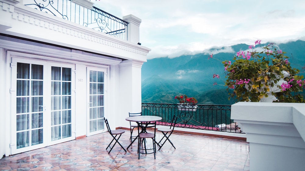 Azure Sapa Hotel 5/50