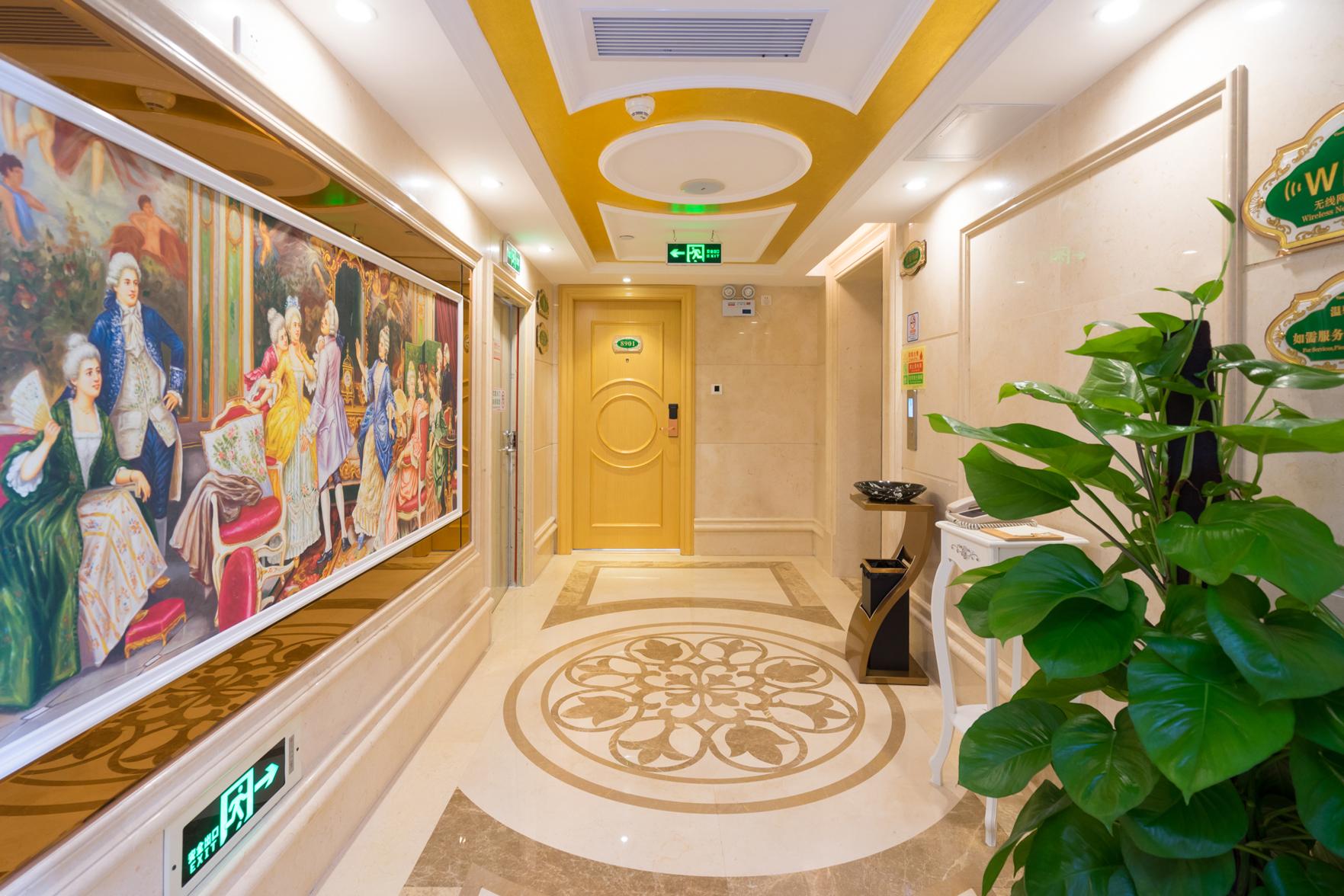 Vienna Hotel (Guangzhou railway station & Xiaobei subway station) 14/48