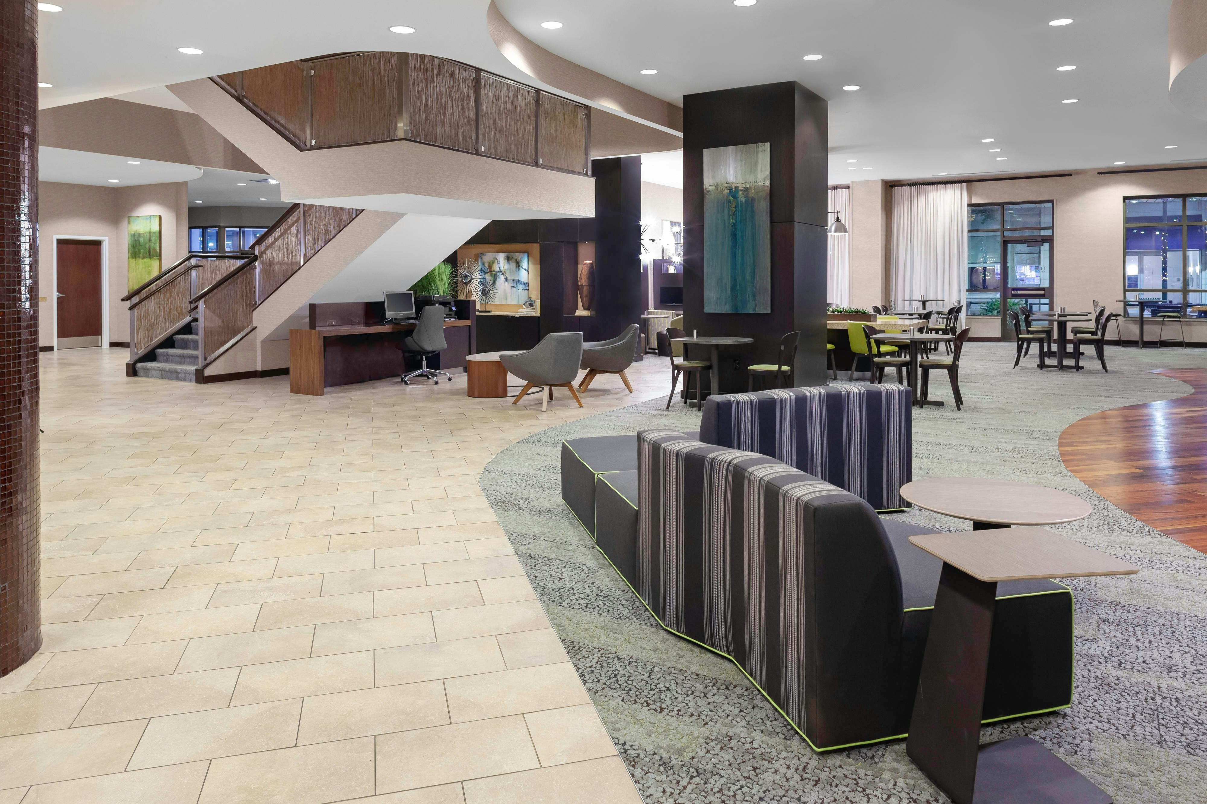 Courtyard By Marriott Downtown Memphis 13/27
