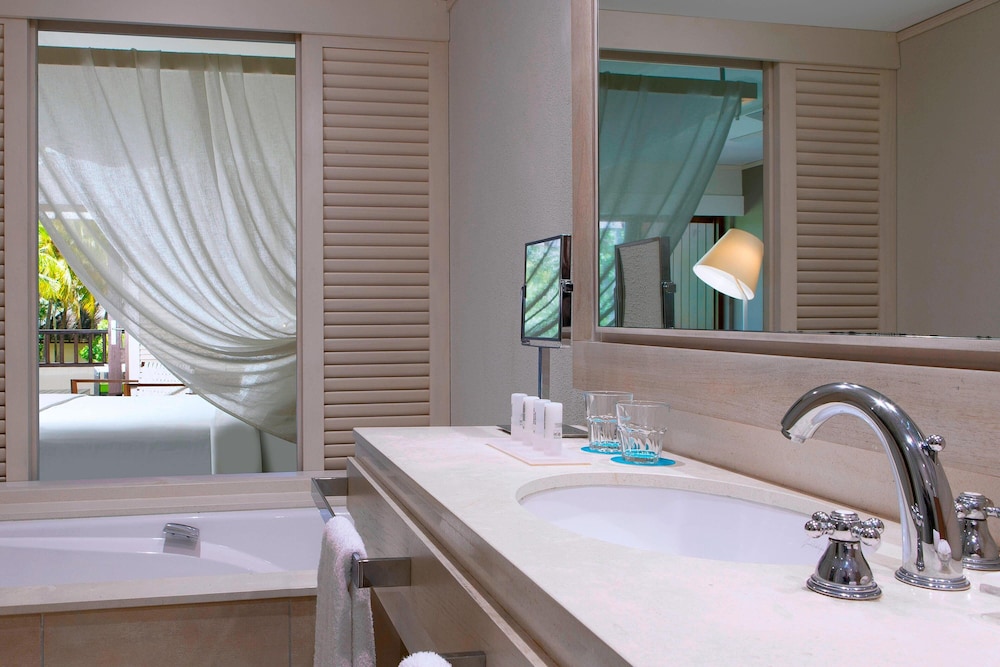 LE MERIDIEN ILE DES PINS 47/50