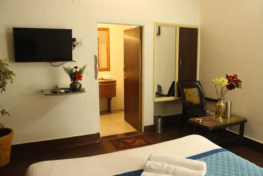Hotel Shanti Mount Abu 24/28